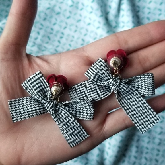 💎NEW💎 VELVET BOW EARRINGS - Picture 7 of 7